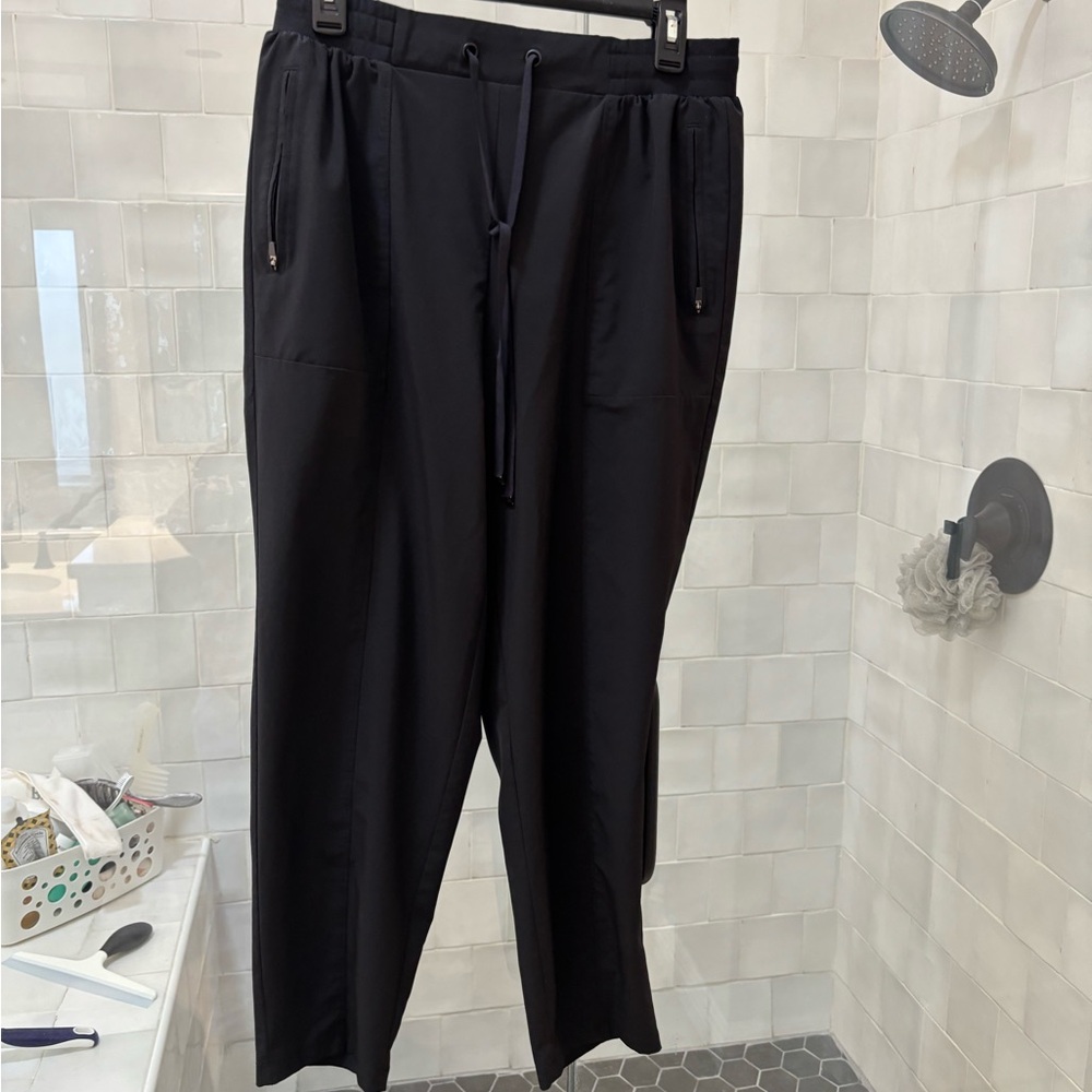 Lou & Grey travel black light weight Pants size M